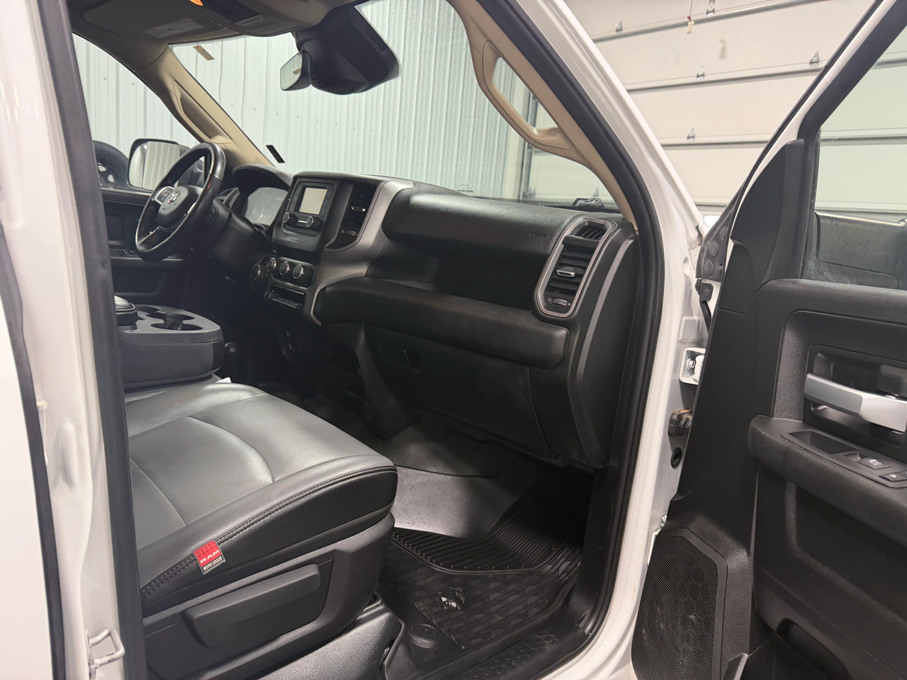RAM 2500 Tradesman 4x4 Crew Cab 8' Box 2019