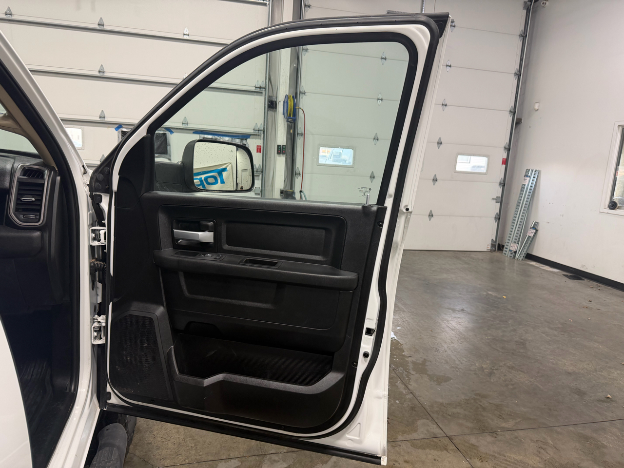 RAM 2500 Tradesman 4x4 Crew Cab 8' Box 2019