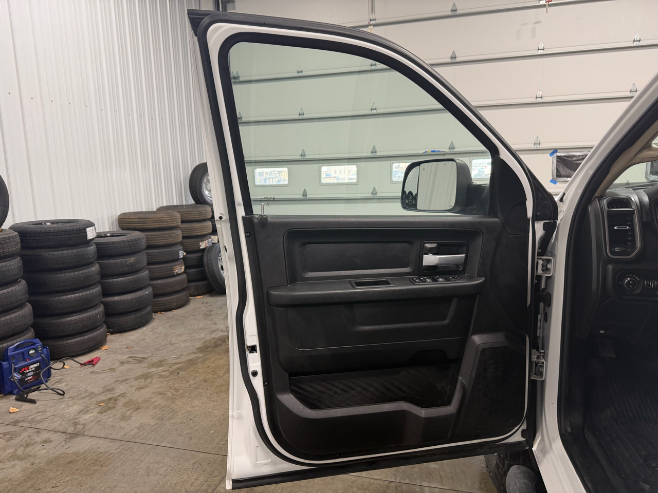 RAM 2500 Tradesman 4x4 Crew Cab 8' Box 2019