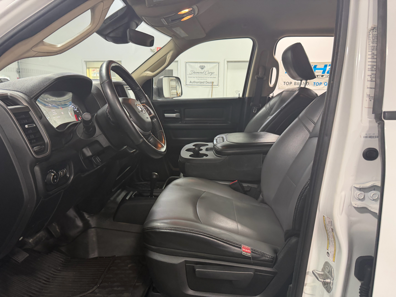 RAM 2500 Tradesman 4x4 Crew Cab 8' Box 2019