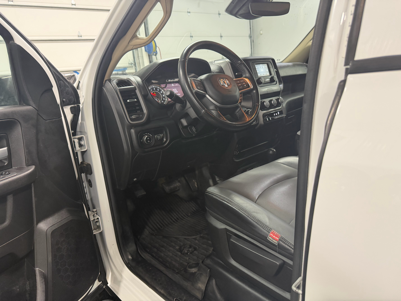 RAM 2500 Tradesman 4x4 Crew Cab 8' Box 2019