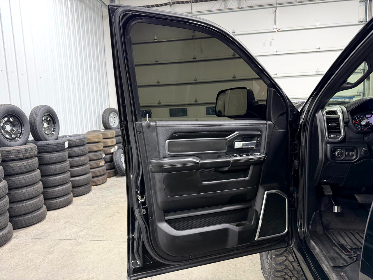 RAM 2500 Laramie 4x4 Crew Cab 6'4" Box 2019