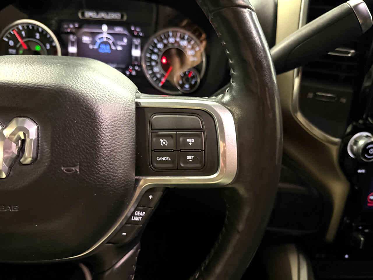 RAM 2500 Laramie 4x4 Crew Cab 6'4" Box 2019