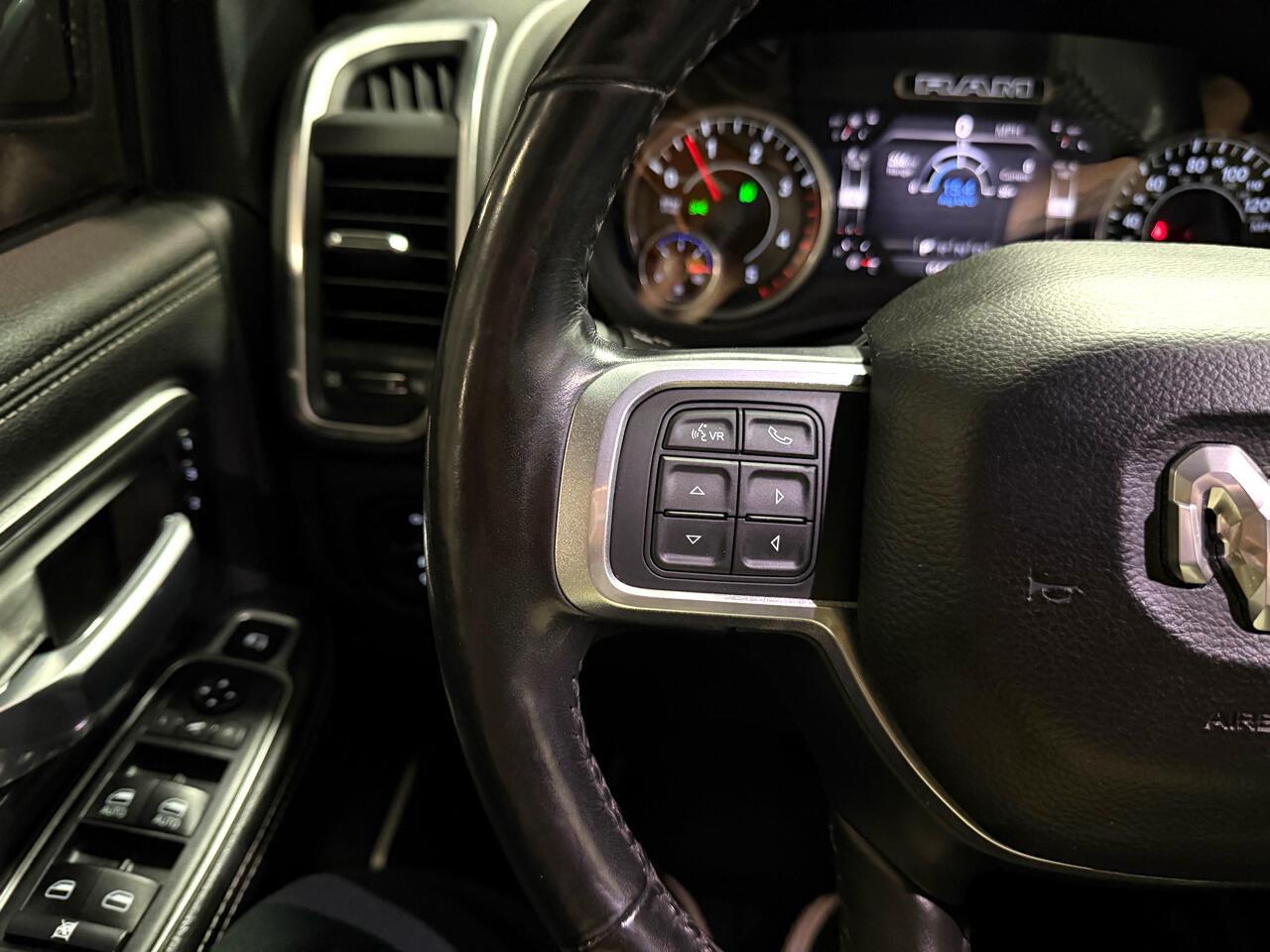 RAM 2500 Laramie 4x4 Crew Cab 6'4" Box 2019