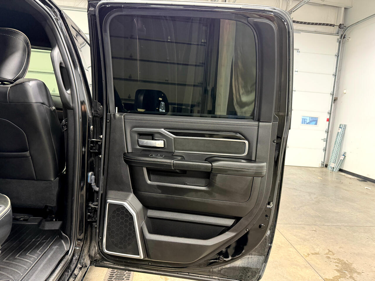 RAM 2500 Laramie 4x4 Crew Cab 6'4" Box 2019