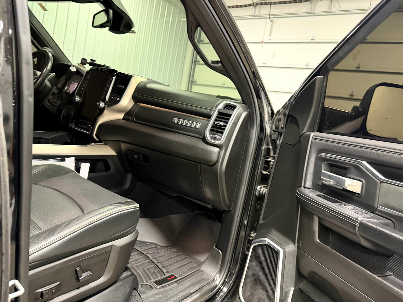 RAM 2500 Laramie 4x4 Crew Cab 6'4" Box 2019