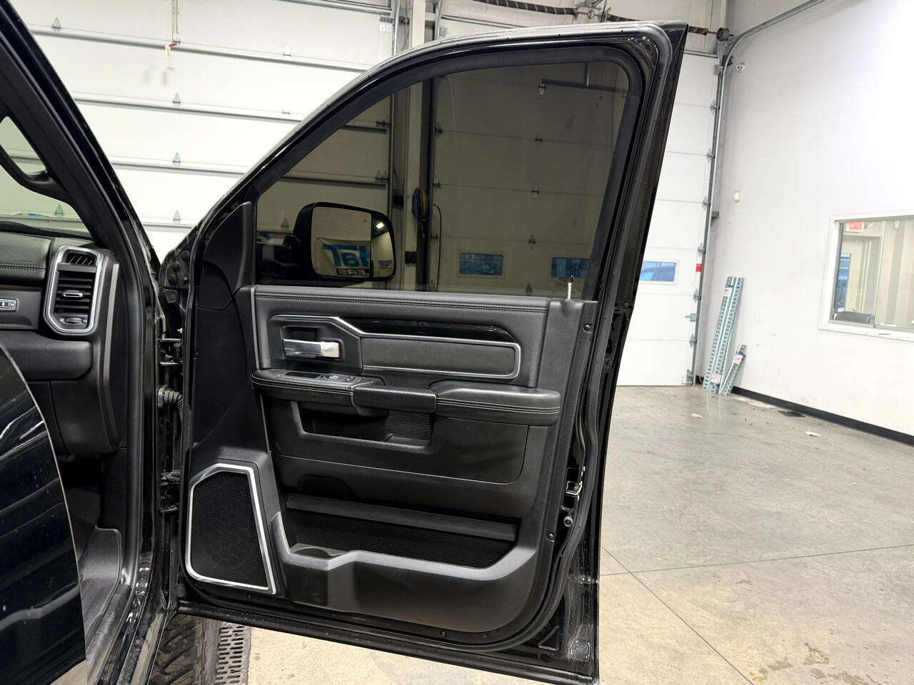 RAM 2500 Laramie 4x4 Crew Cab 6'4" Box 2019