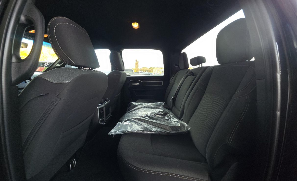 RAM 2500 Big Horn 4x4 Crew Cab 6'4" Box 2019