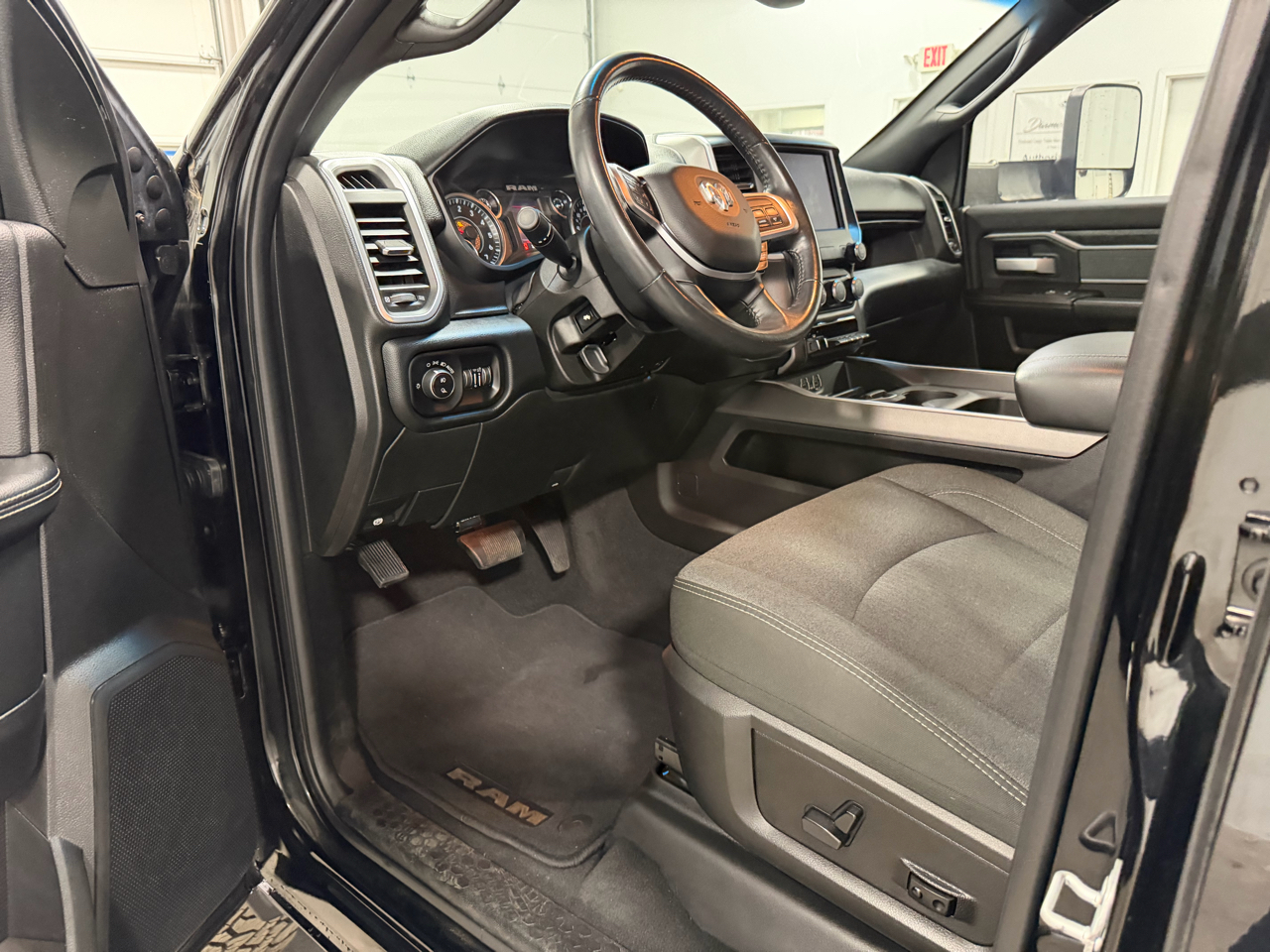 RAM 2500 Big Horn 4x4 Crew Cab 6'4" Box 2019