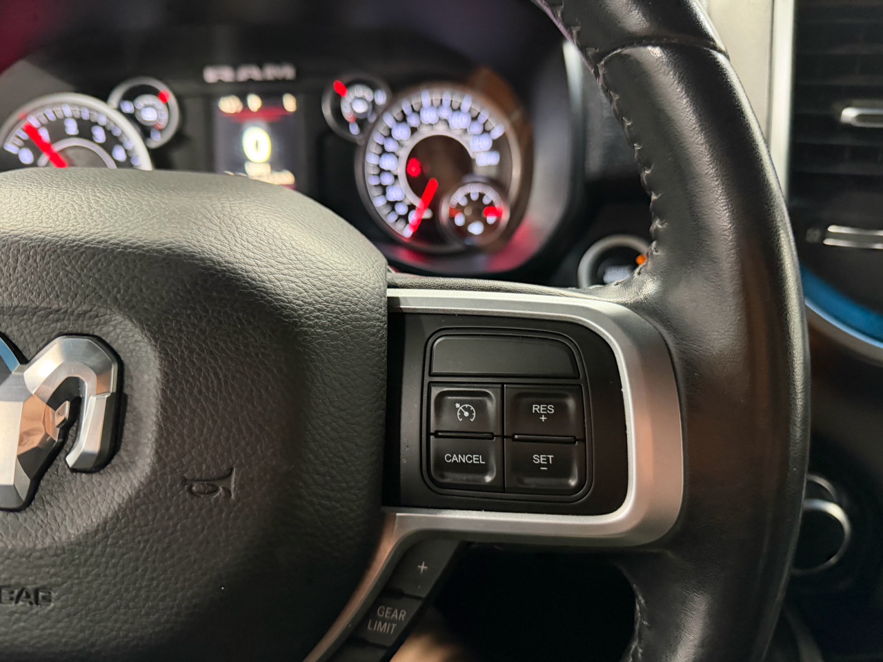 RAM 2500 Big Horn 4x4 Crew Cab 6'4" Box 2019