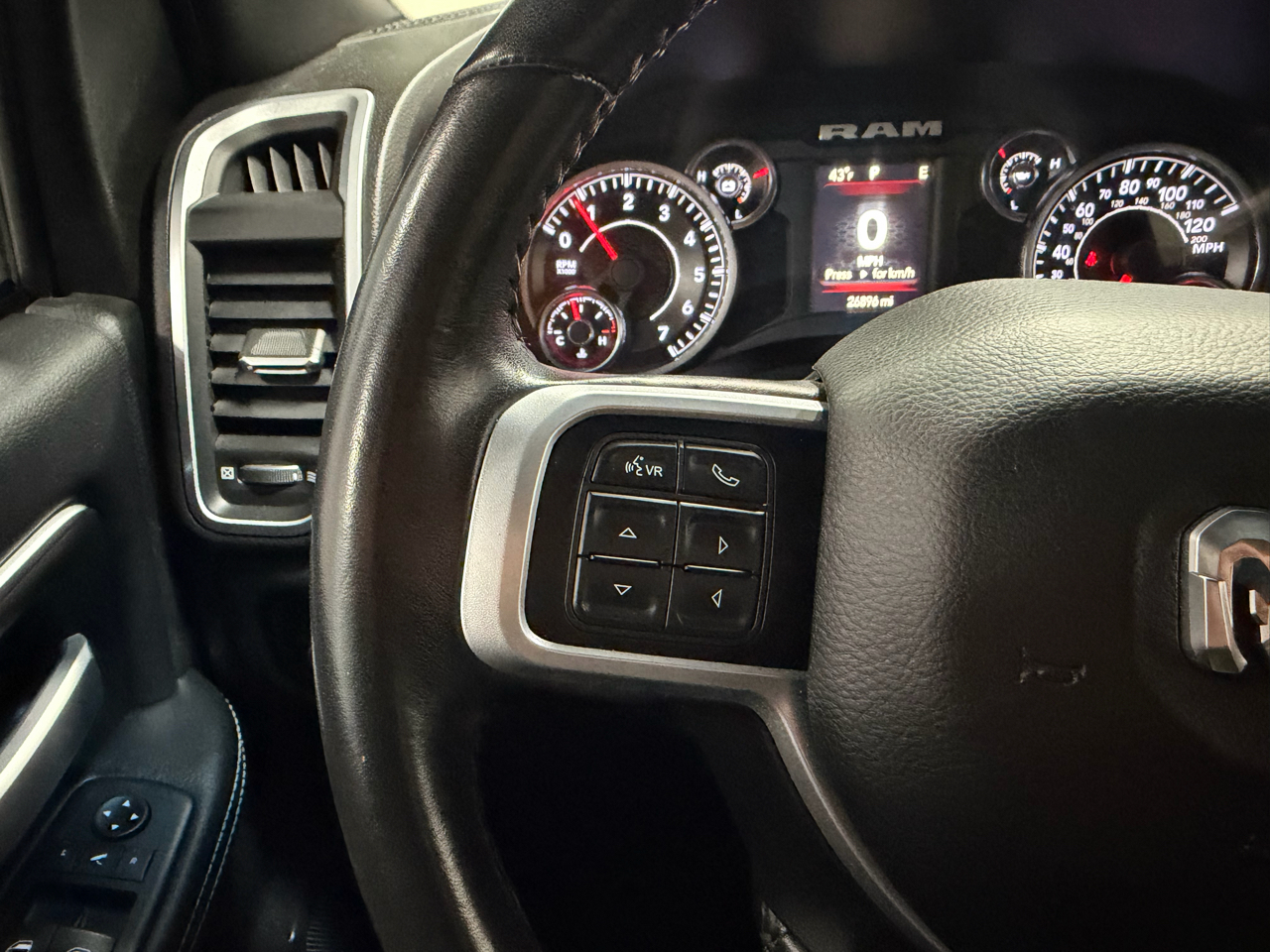 RAM 2500 Big Horn 4x4 Crew Cab 6'4" Box 2019