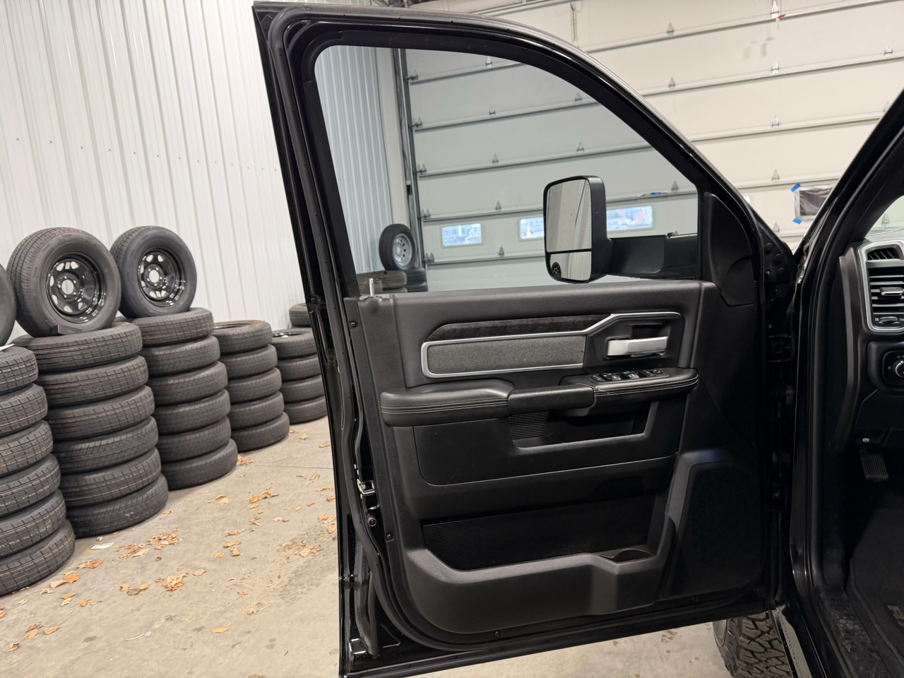 RAM 2500 Big Horn 4x4 Crew Cab 6'4" Box 2019