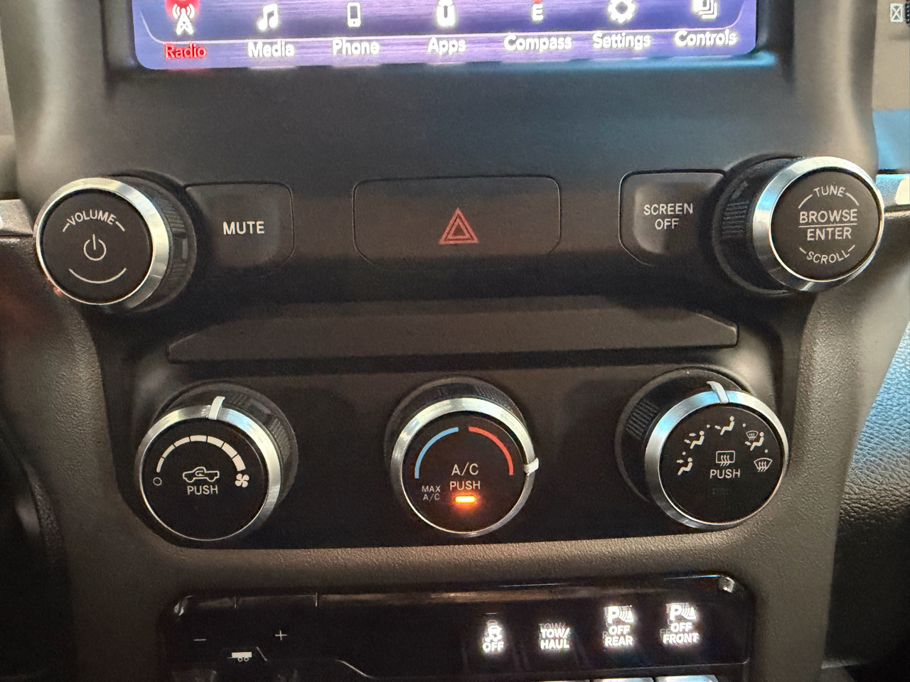 RAM 2500 Big Horn 4x4 Crew Cab 6'4" Box 2019