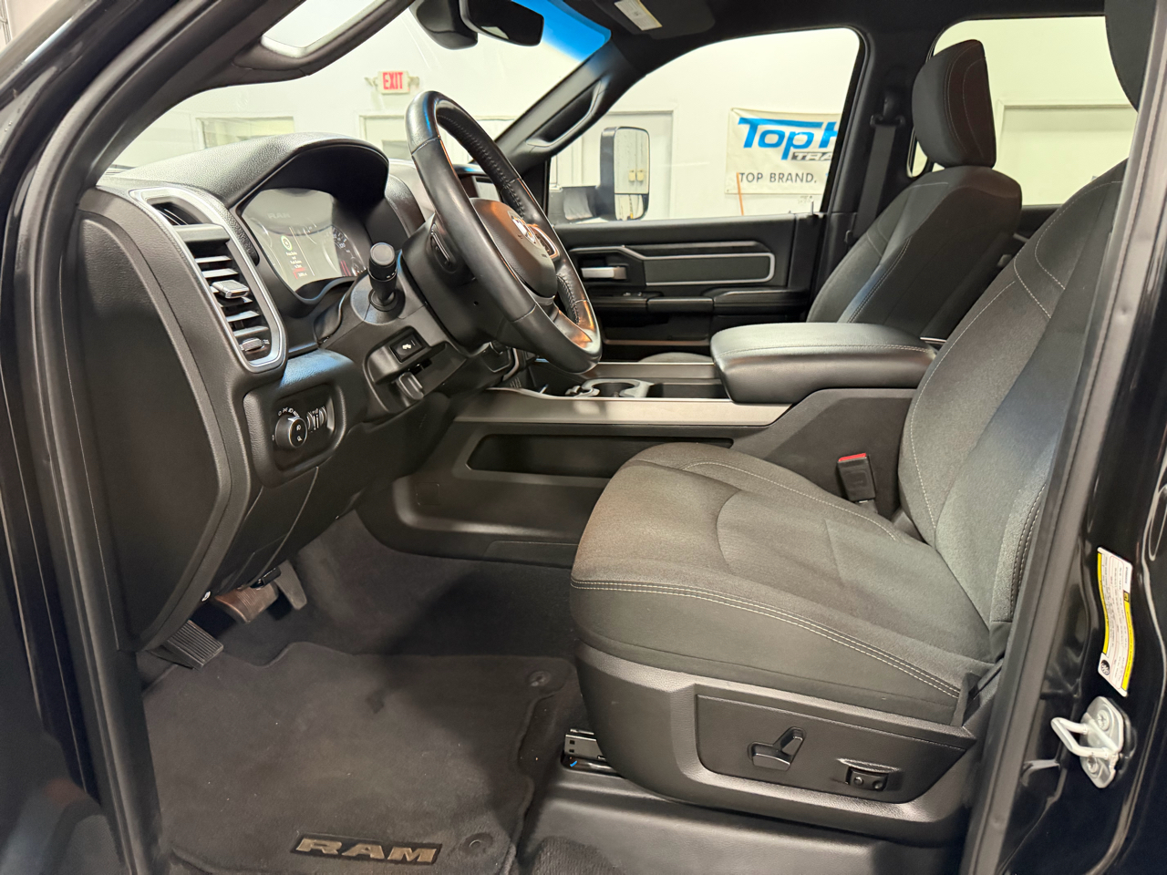 RAM 2500 Big Horn 4x4 Crew Cab 6'4" Box 2019