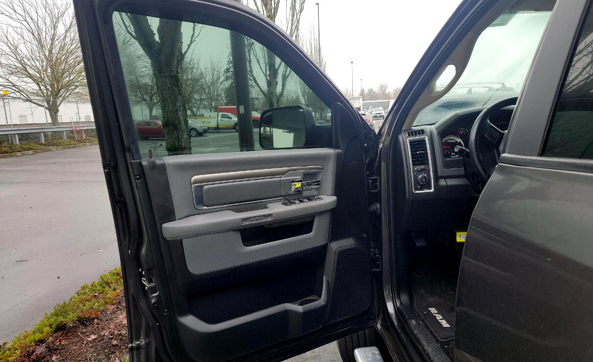 RAM 3500 Big Horn 4x4 Crew Cab 8' Box 2018