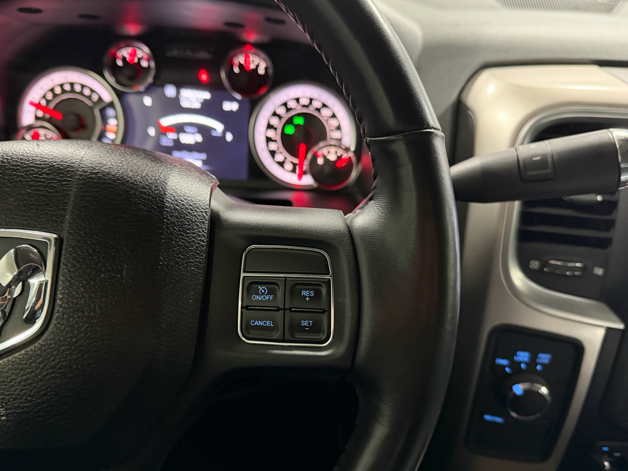 RAM 3500 Big Horn 4x4 Crew Cab 8' Box 2018