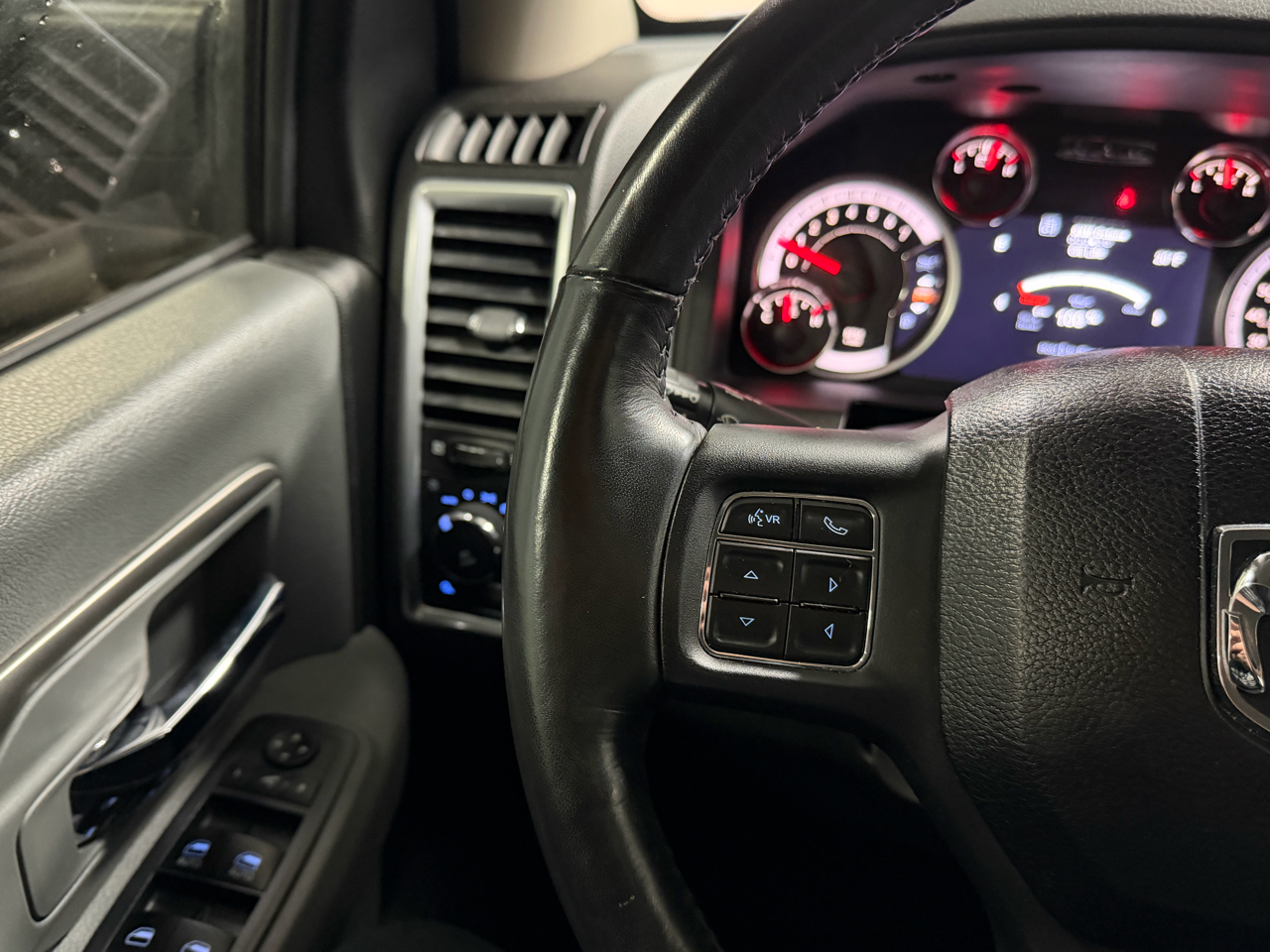 RAM 3500 Big Horn 4x4 Crew Cab 8' Box 2018