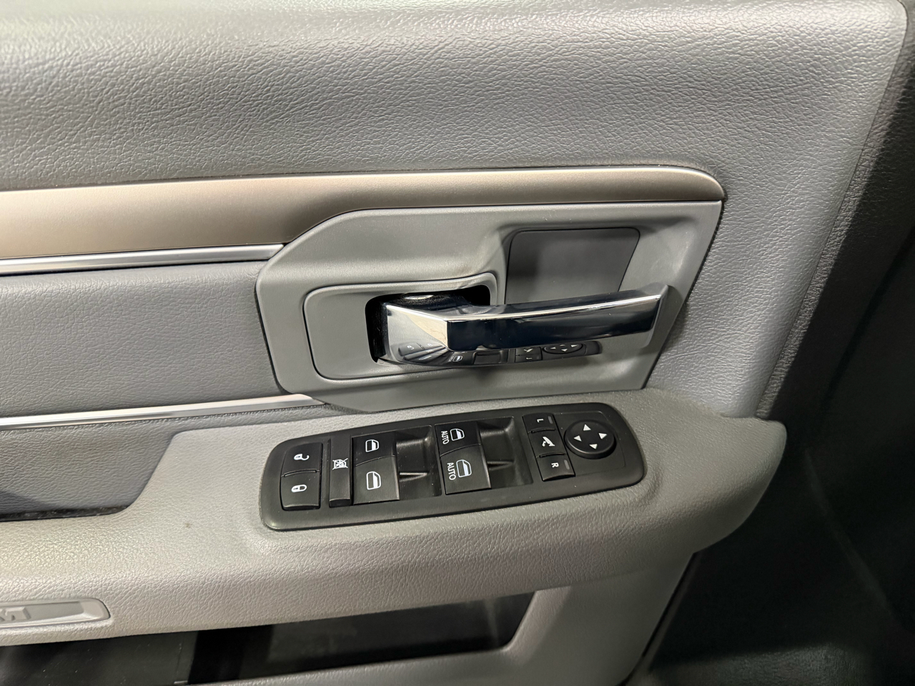 RAM 3500 Big Horn 4x4 Crew Cab 8' Box 2018