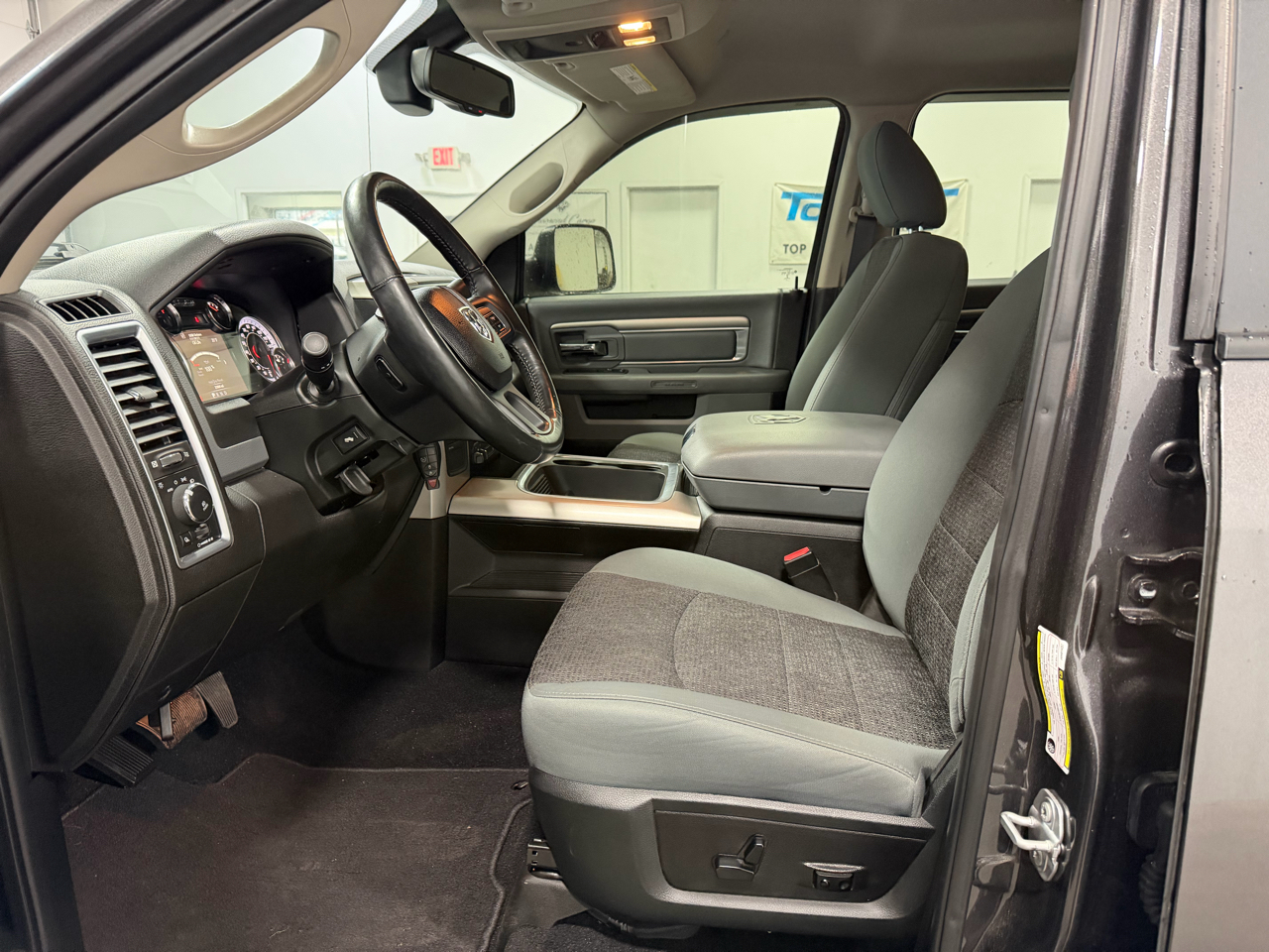 RAM 3500 Big Horn 4x4 Crew Cab 8' Box 2018