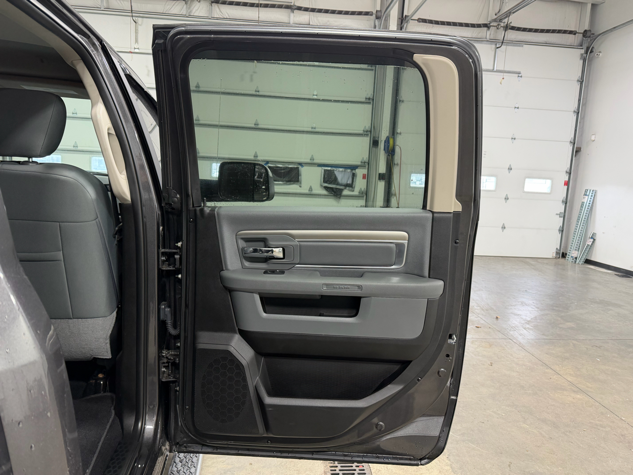 RAM 3500 Big Horn 4x4 Crew Cab 8' Box 2018