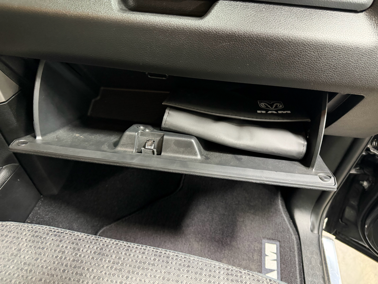 RAM 3500 Big Horn 4x4 Crew Cab 8' Box 2018