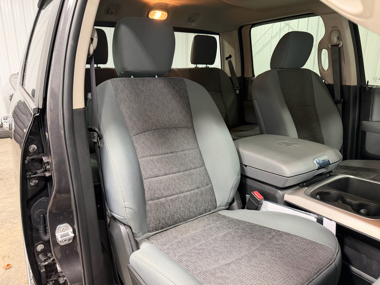 RAM 3500 Big Horn 4x4 Crew Cab 8' Box 2018