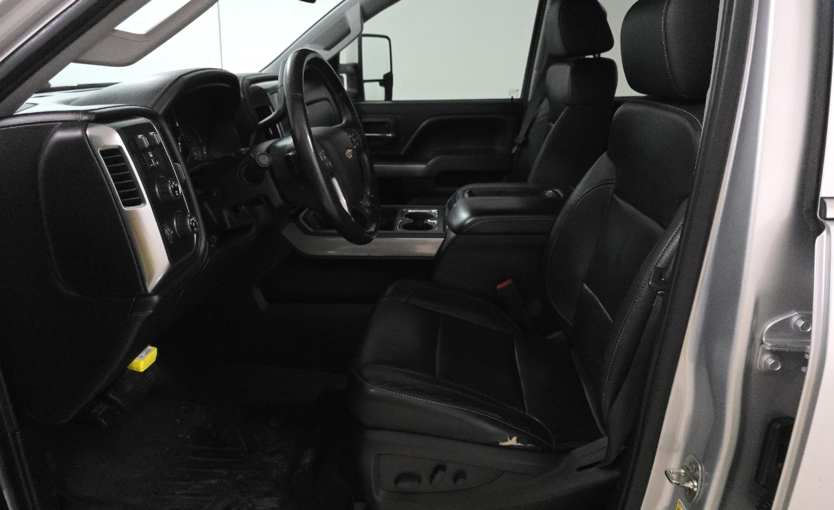 Chevrolet Silverado 2500HD Built After Aug 14 4WD Crew Cab 153.7" LTZ 2015