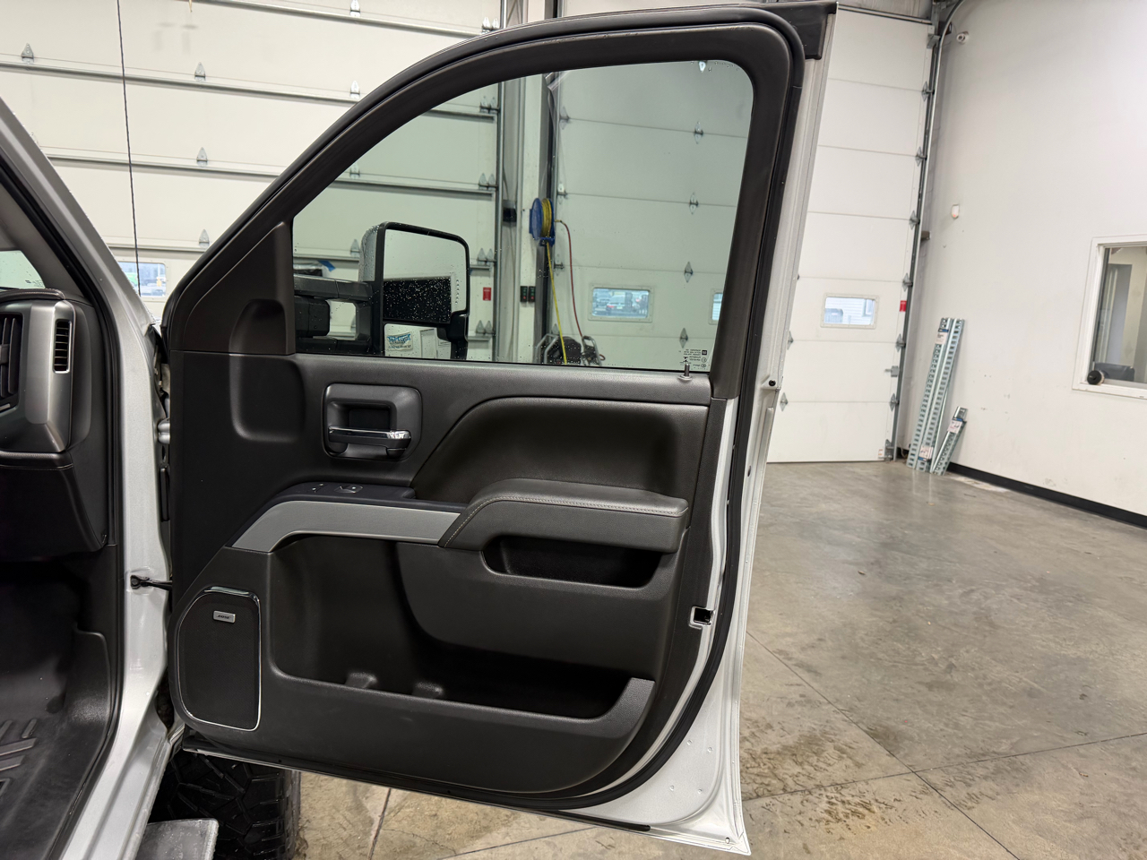 Chevrolet Silverado 2500HD Built After Aug 14 4WD Crew Cab 153.7" LTZ 2015