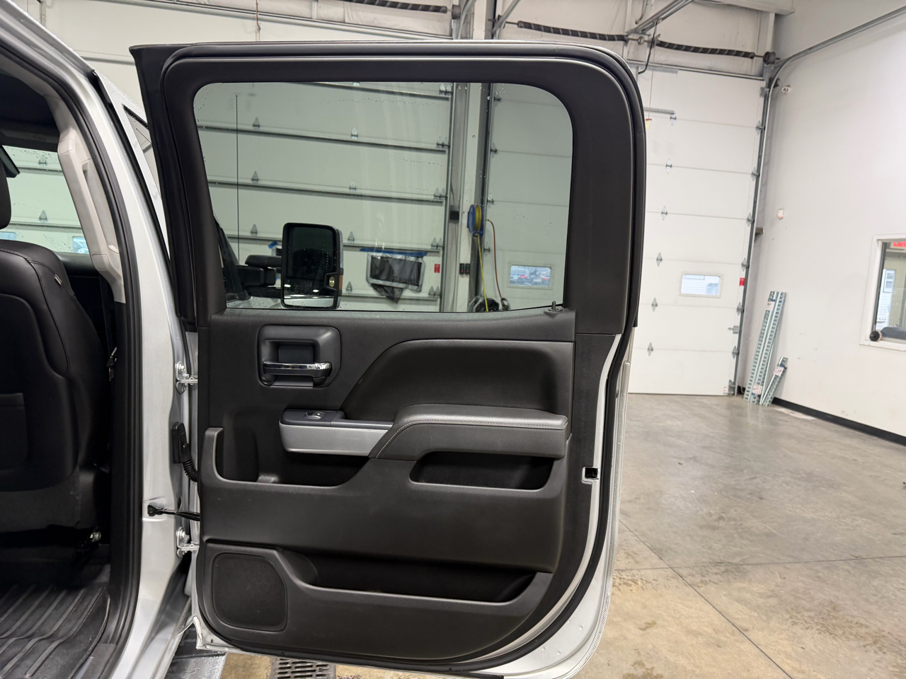 Chevrolet Silverado 2500HD Built After Aug 14 4WD Crew Cab 153.7" LTZ 2015