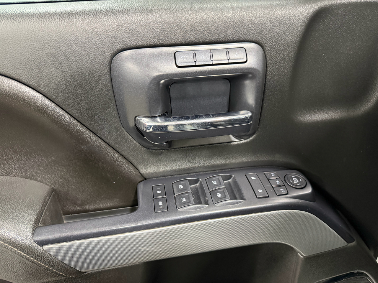 Chevrolet Silverado 2500HD Built After Aug 14 4WD Crew Cab 153.7" LTZ 2015