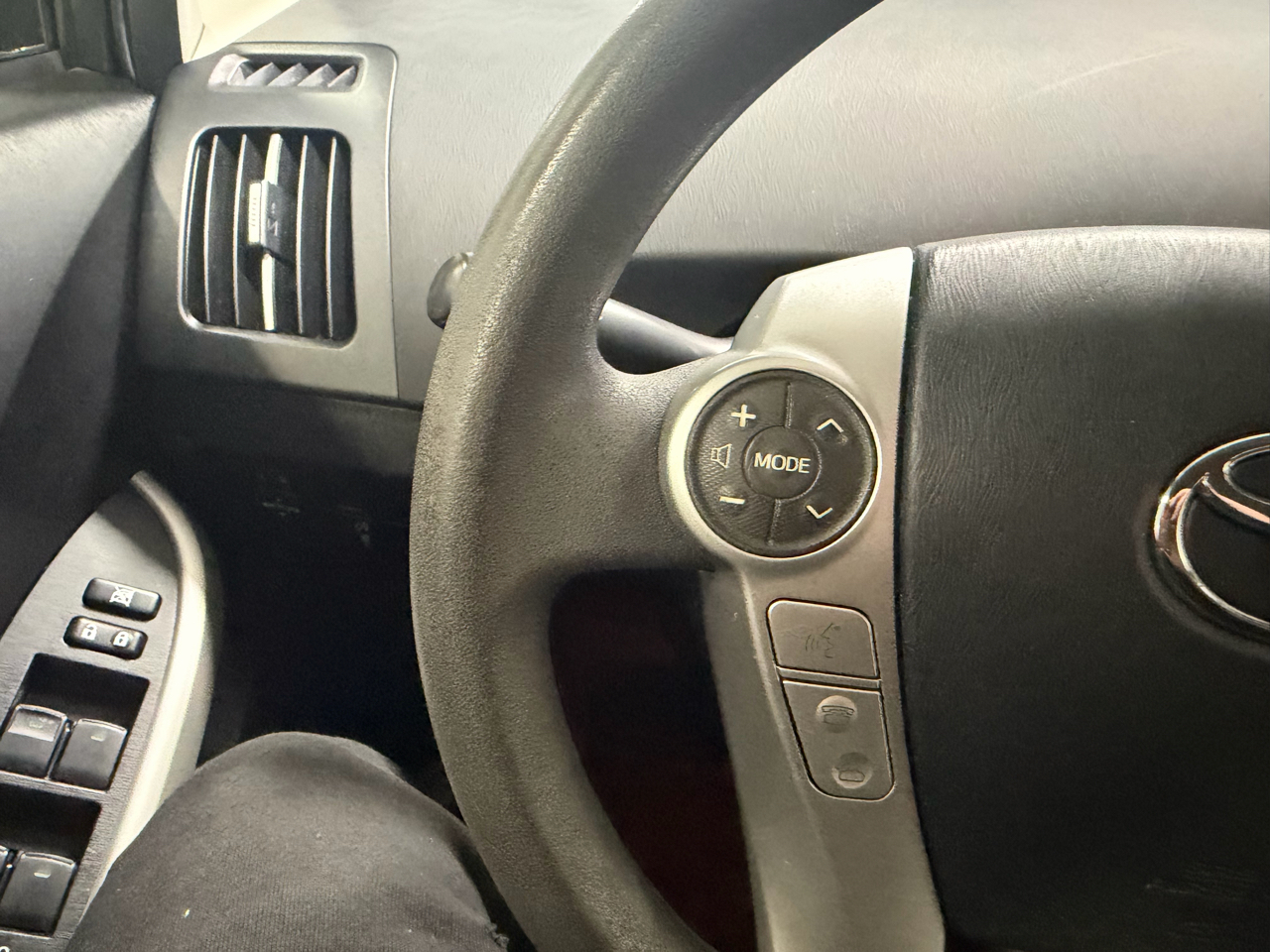 Toyota Prius 5dr HB Three (Natl) 2012