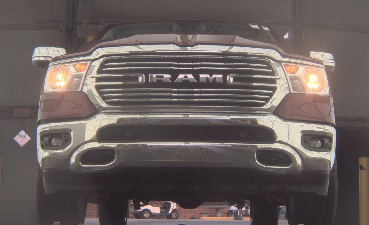 RAM 1500 Big Horn 4x4 Crew Cab 5'7" Box 2020