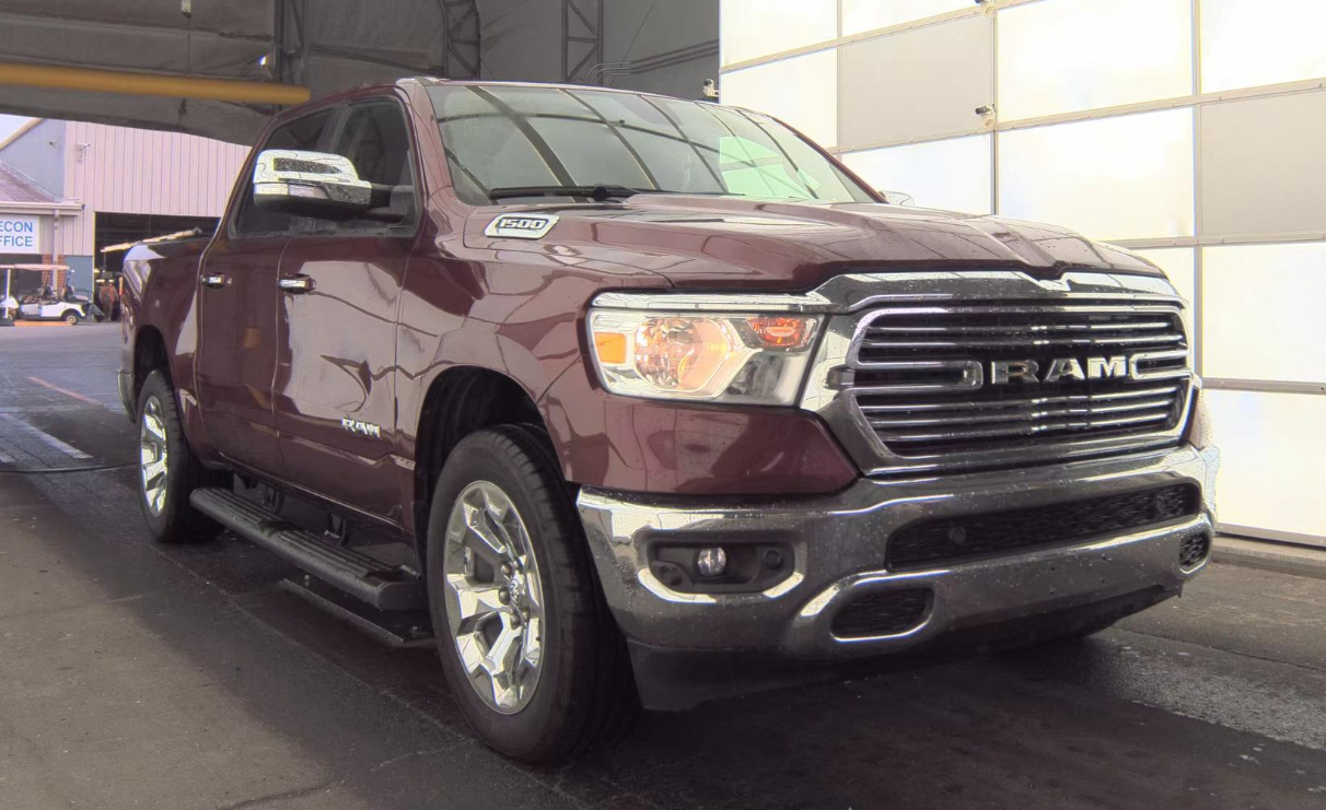 RAM 1500 Big Horn 4x4 Crew Cab 5'7" Box 2020