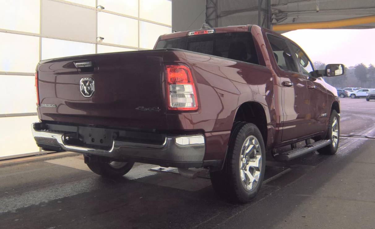 RAM 1500 Big Horn 4x4 Crew Cab 5'7" Box 2020