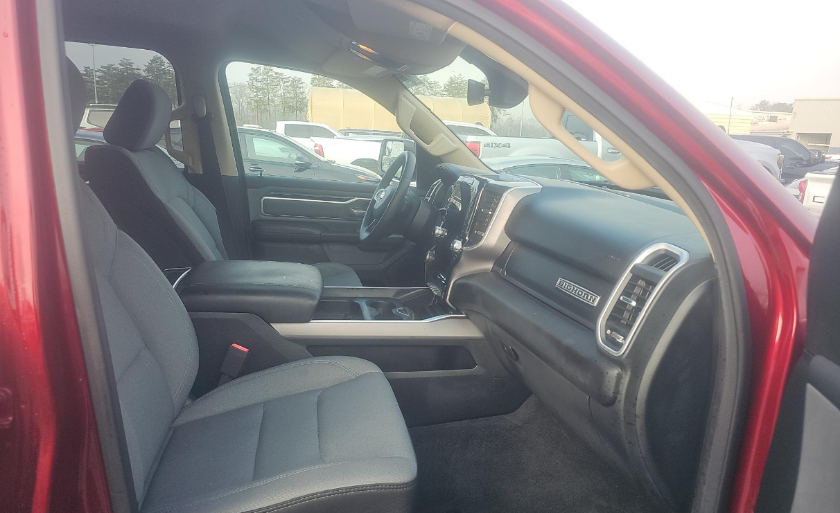 RAM 1500 Big Horn 4x4 Crew Cab 5'7" Box 2020