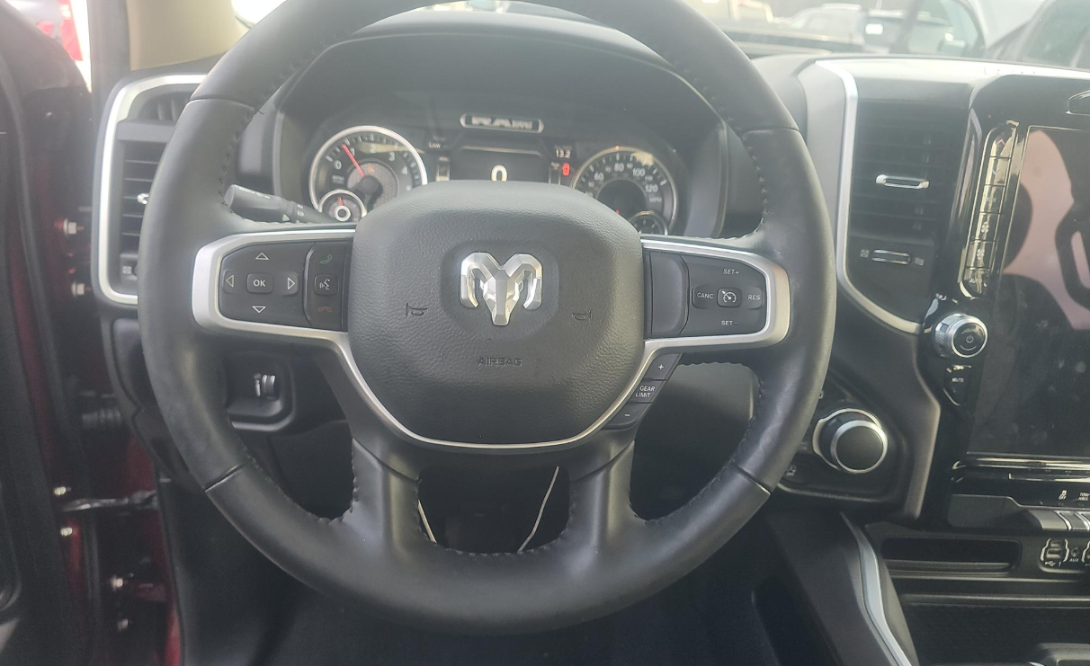 RAM 1500 Big Horn 4x4 Crew Cab 5'7" Box 2020