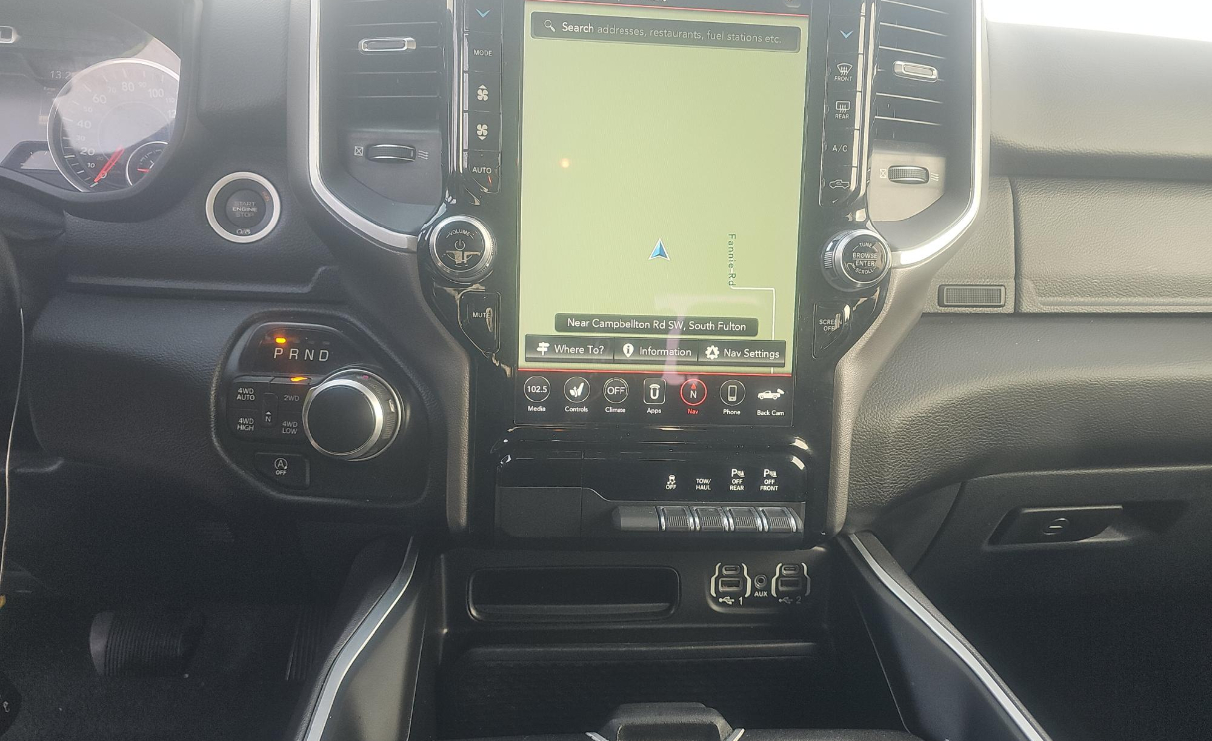 RAM 1500 Big Horn 4x4 Crew Cab 5'7" Box 2020