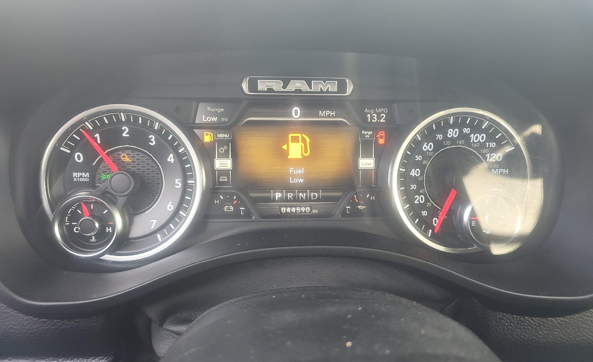 RAM 1500 Big Horn 4x4 Crew Cab 5'7" Box 2020