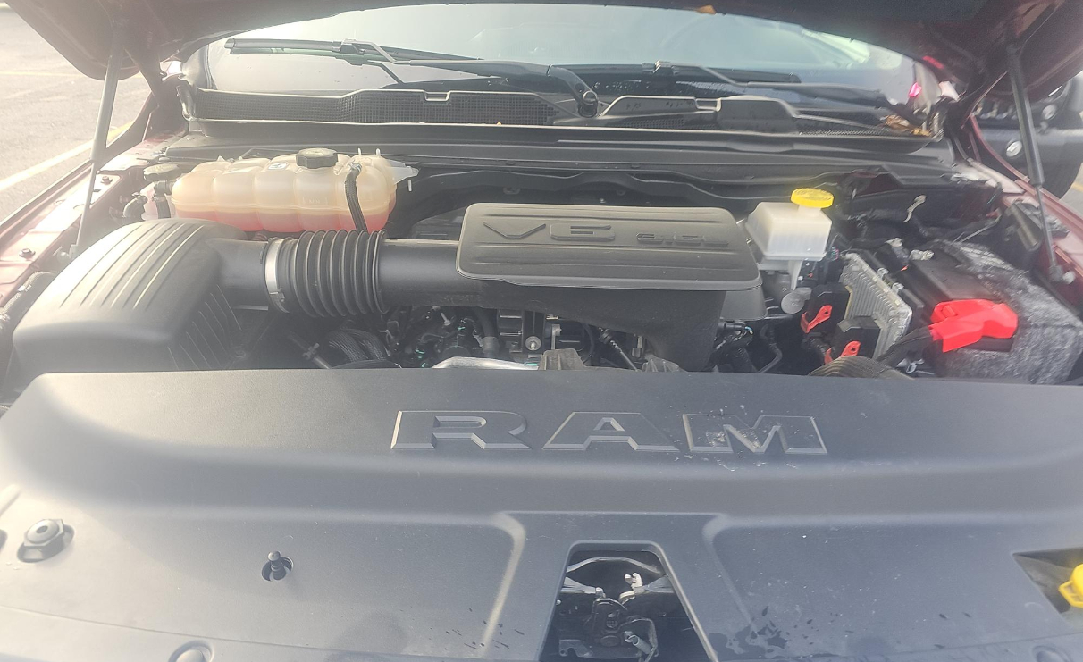 RAM 1500 Big Horn 4x4 Crew Cab 5'7" Box 2020