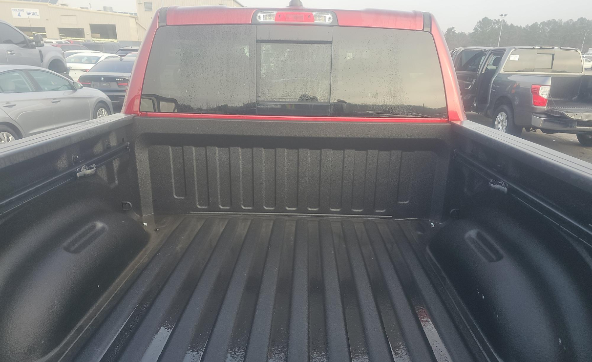 RAM 1500 Big Horn 4x4 Crew Cab 5'7" Box 2020