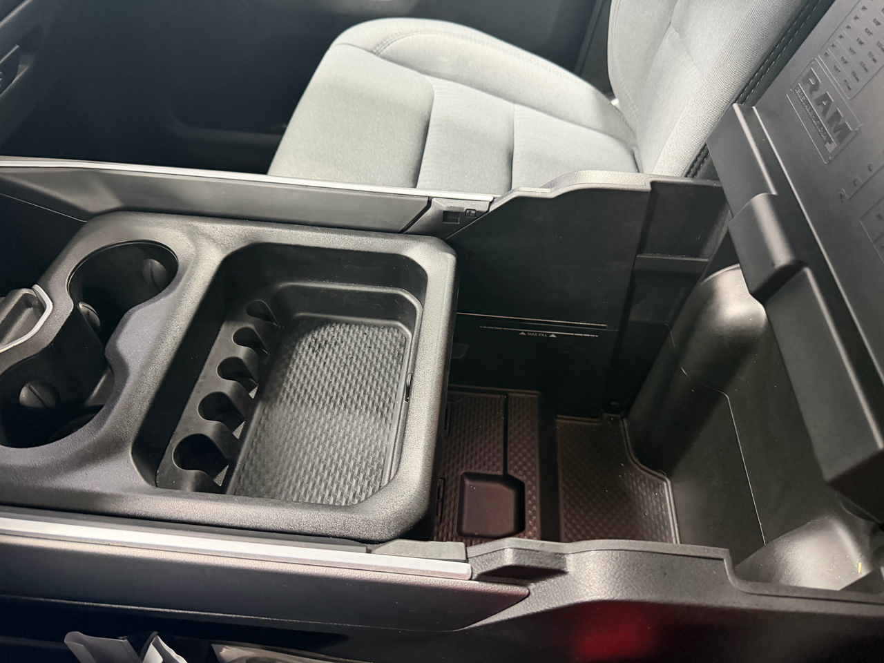 RAM 1500 Big Horn 4x4 Crew Cab 5'7" Box 2020