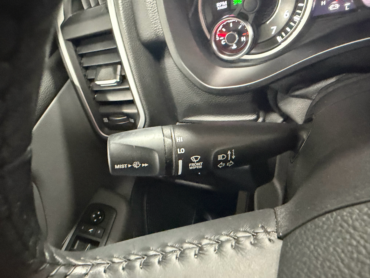 RAM 1500 Big Horn 4x4 Crew Cab 5'7" Box 2020