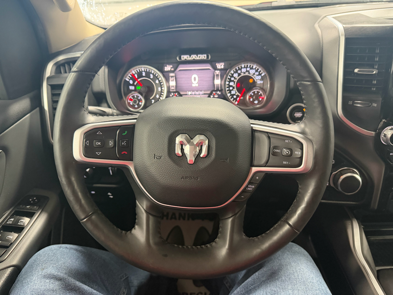 RAM 1500 Big Horn 4x4 Crew Cab 5'7" Box 2020