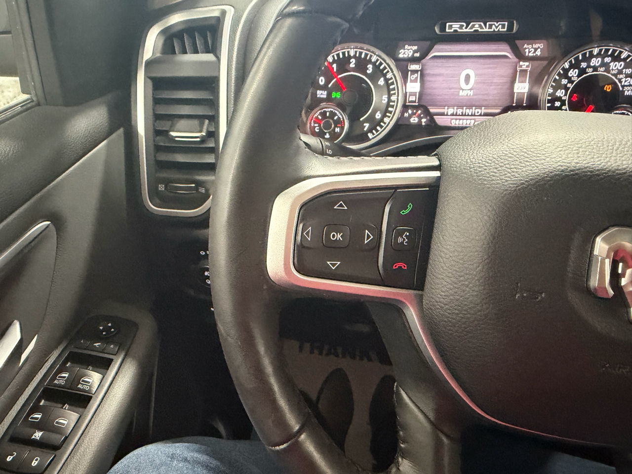 RAM 1500 Big Horn 4x4 Crew Cab 5'7" Box 2020