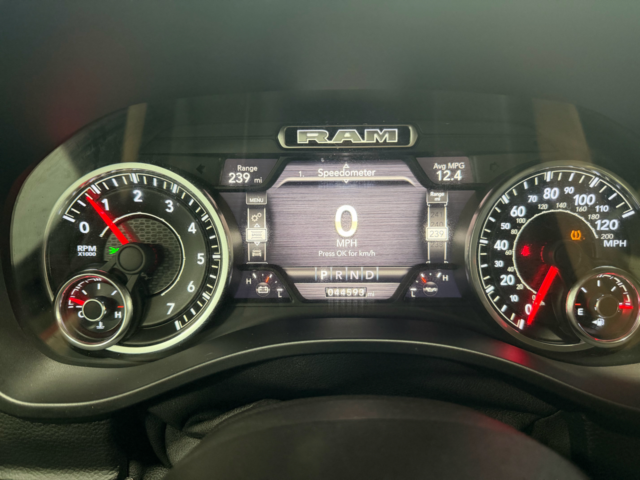 RAM 1500 Big Horn 4x4 Crew Cab 5'7" Box 2020