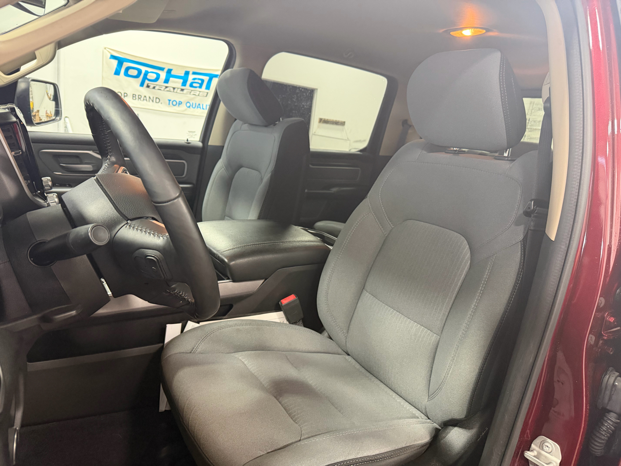 RAM 1500 Big Horn 4x4 Crew Cab 5'7" Box 2020