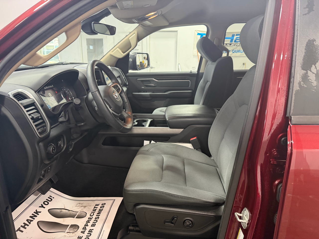 RAM 1500 Big Horn 4x4 Crew Cab 5'7" Box 2020