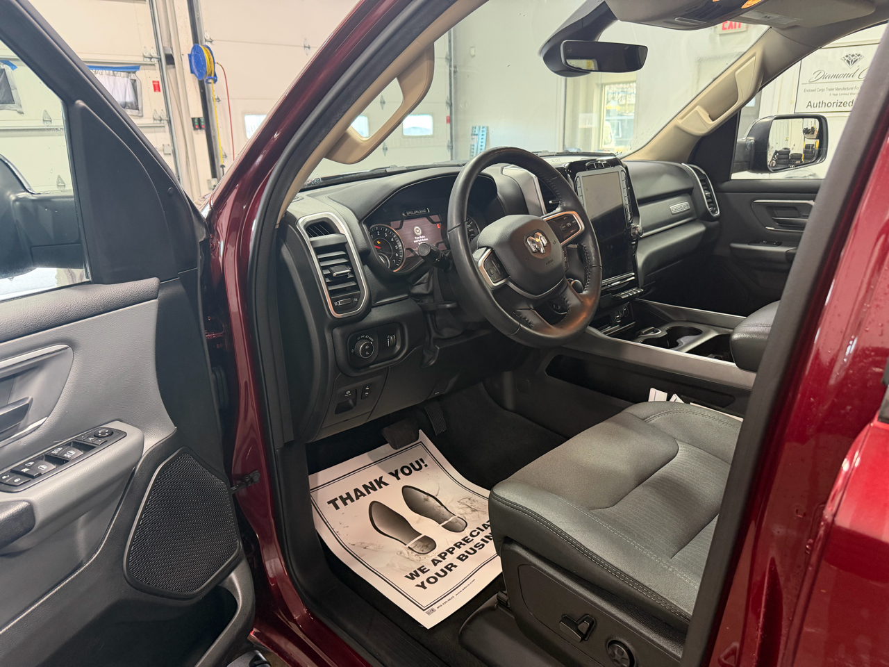 RAM 1500 Big Horn 4x4 Crew Cab 5'7" Box 2020