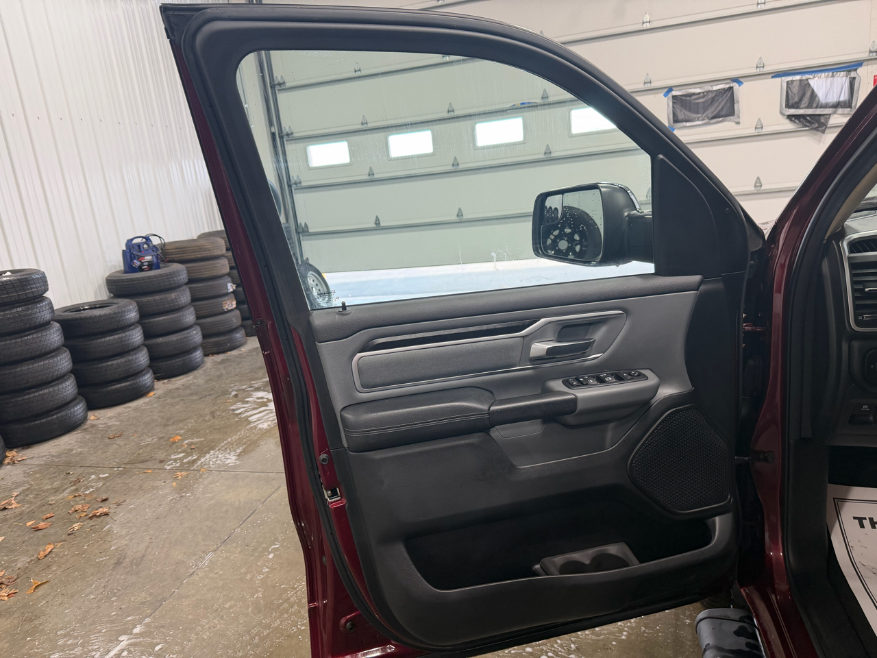 RAM 1500 Big Horn 4x4 Crew Cab 5'7" Box 2020