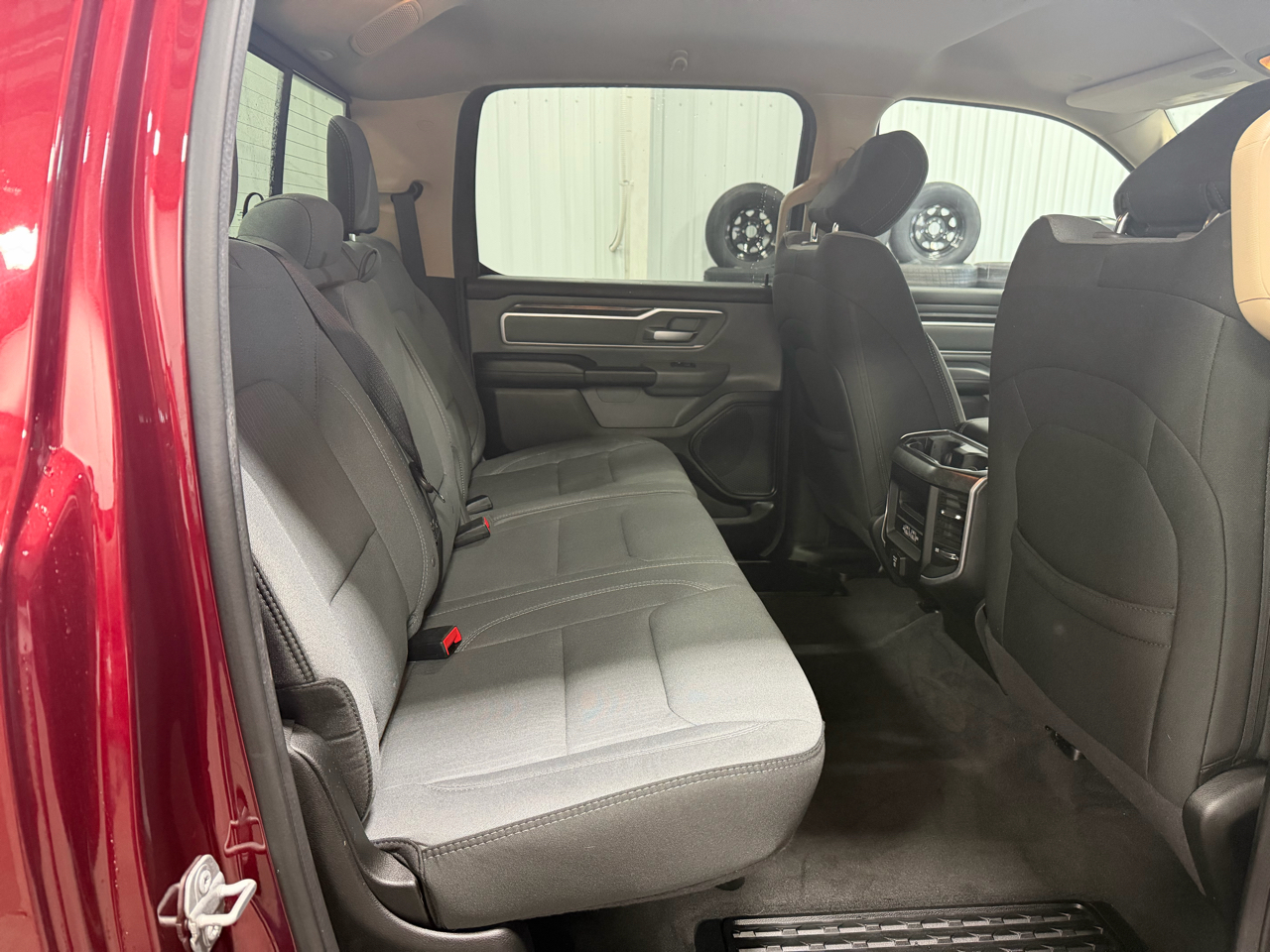 RAM 1500 Big Horn 4x4 Crew Cab 5'7" Box 2020